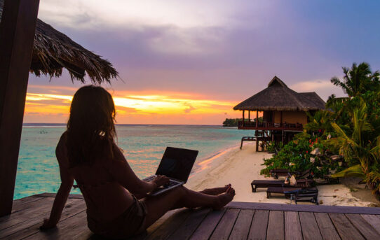 The Future of Work: Hybrid Models and Digital Nomads